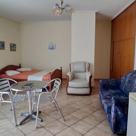 Private Studio Sea View 2 Minutes Away From Beach Σαράντα Εξωτερικό φωτογραφία